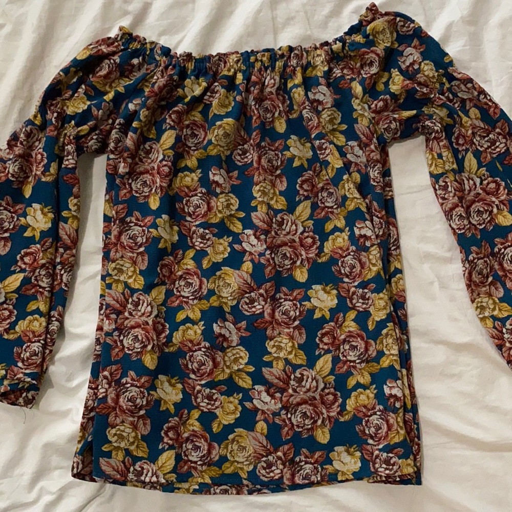 Off the shoulder floral print shirt